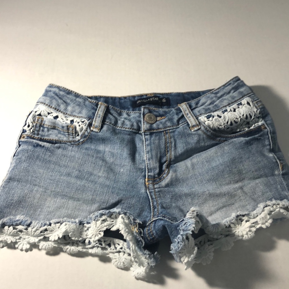 A vanillastar pair of shorts, sized 8 in kids